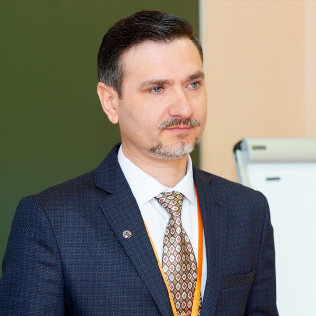 Казарян Армен Меружанович.